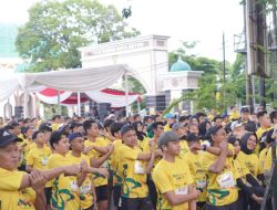 Wakil Wali Kota Qomaru Zaman Lepas 725 Peserta Runniversary Ruang 144 Singing Class 2025
